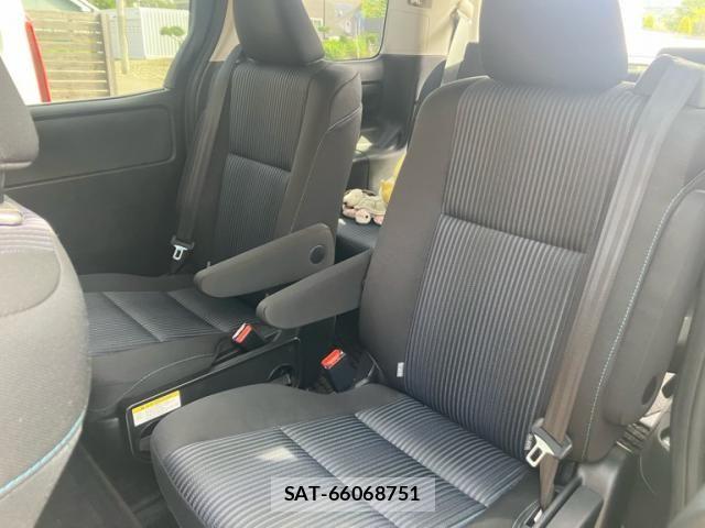 Toyota VOXY 2015-07 8850942-14