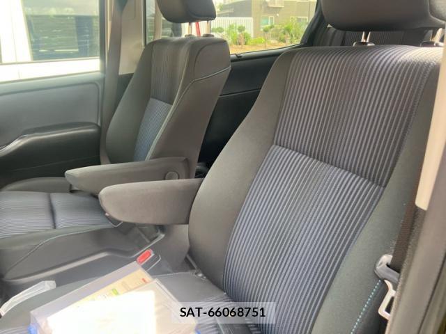 Toyota VOXY 2015-07 8850942-15