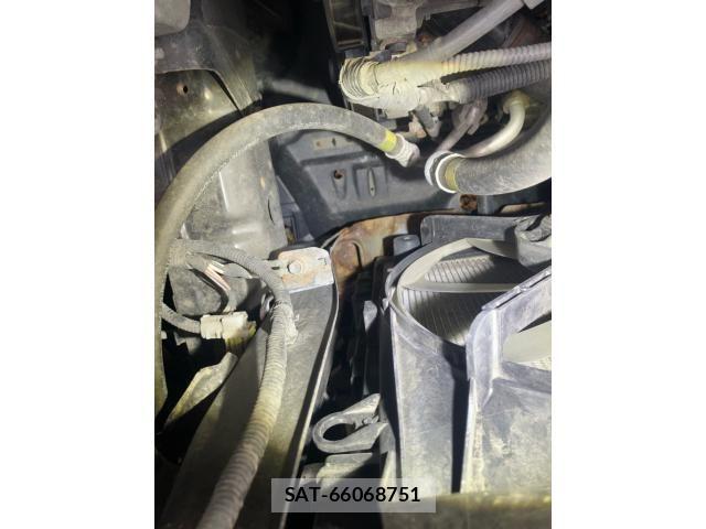 Toyota VOXY 2015-07 8850942-21