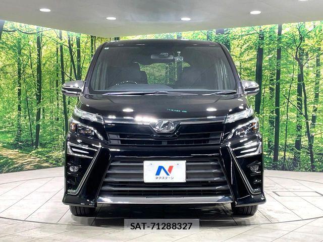 Toyota VOXY 2018-08 8850939-13