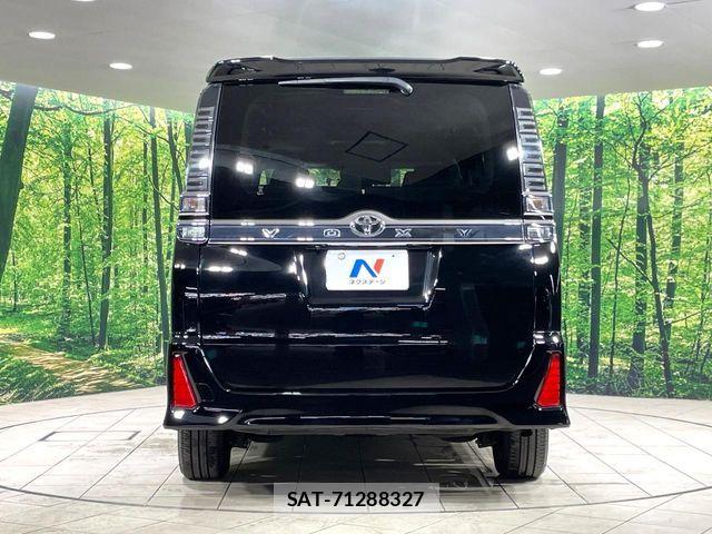 Toyota VOXY 2018-08 8850939-14