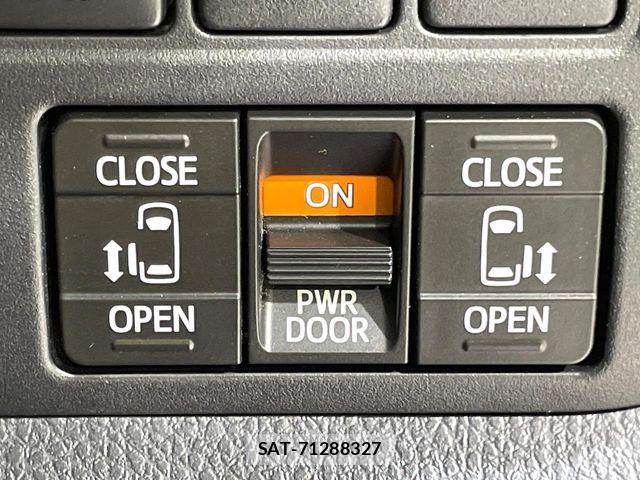 Toyota VOXY 2018-08 8850939-3
