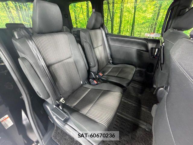 Toyota VOXY 2019-07 8850940-11
