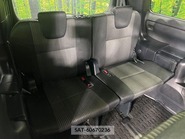 Toyota VOXY 2019-07 8850940-12