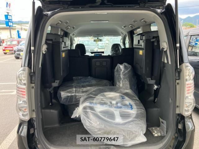 Toyota VOXY 2007-11 8850944-10