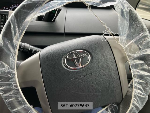 Toyota VOXY 2007-11 8850944-18