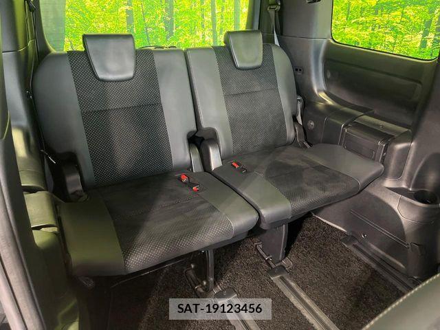 Toyota VOXY 2021-11 8872310-9