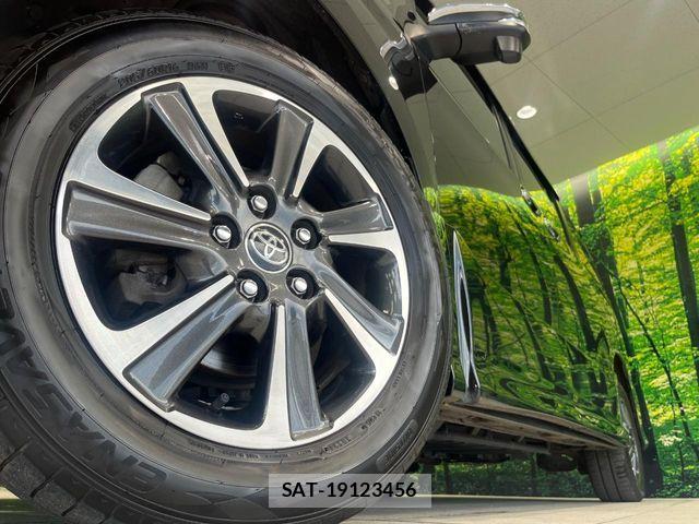 Toyota VOXY 2021-11 8872310-13