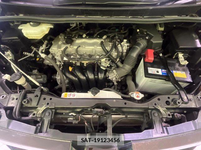 Toyota VOXY 2021-11 8872310-17