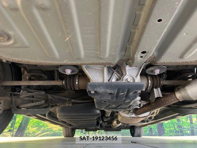 Toyota VOXY 2021-11 8872310-18