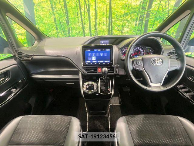 Toyota VOXY 2021-11 8872310-1