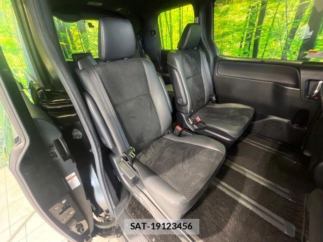 Toyota VOXY 2021-11 8872310-8