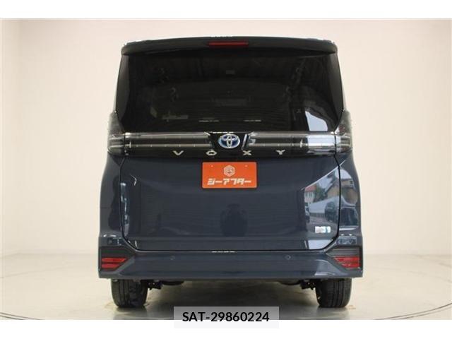 Toyota VOXY 2022-04 8882684-11