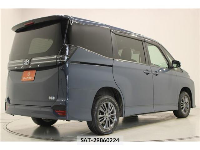 Toyota VOXY 2022-04 8882684-12