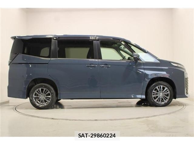 Toyota VOXY 2022-04 8882684-13