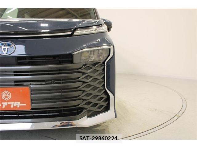 Toyota VOXY 2022-04 8882684-14