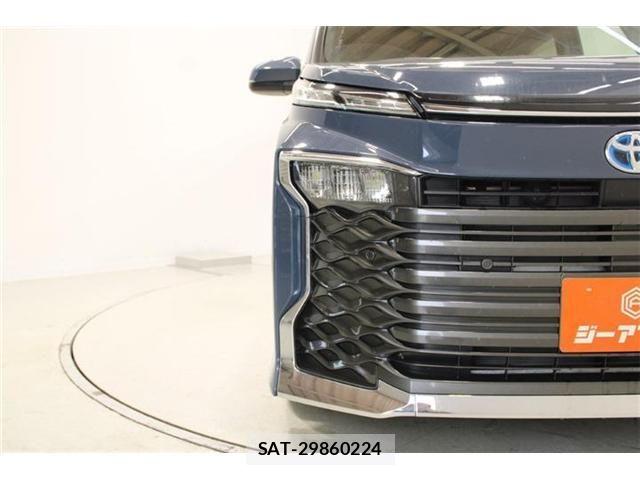 Toyota VOXY 2022-04 8882684-16