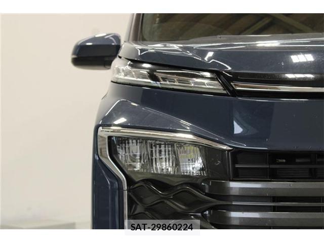 Toyota VOXY 2022-04 8882684-17