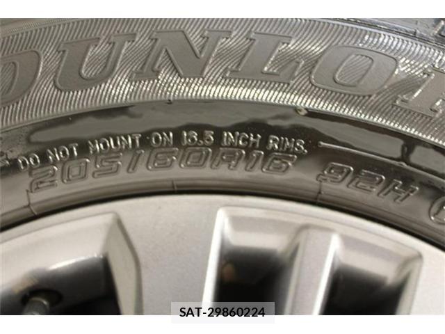 Toyota VOXY 2022-04 8882684-27