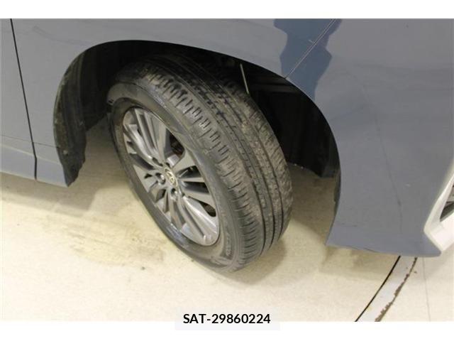 Toyota VOXY 2022-04 8882684-28