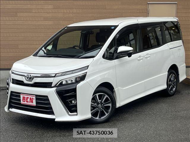 Toyota VOXY 2021-04 8882686-0