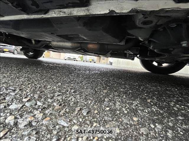 Toyota VOXY 2021-04 8882686-11