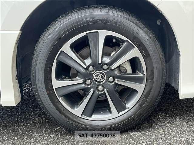 Toyota VOXY 2021-04 8882686-12
