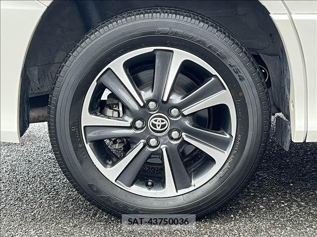 Toyota VOXY 2021-04 8882686-13