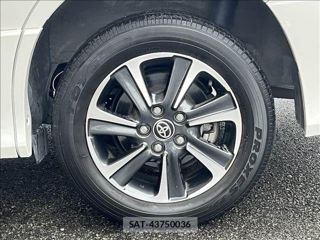 Toyota VOXY 2021-04 8882686-14