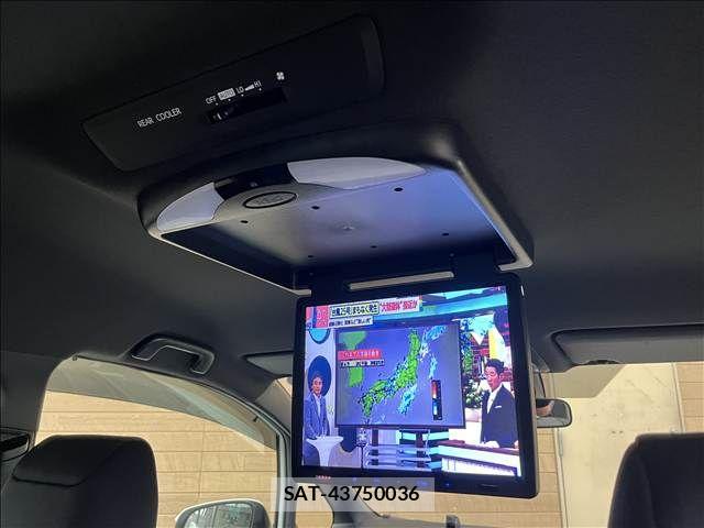Toyota VOXY 2021-04 8882686-16
