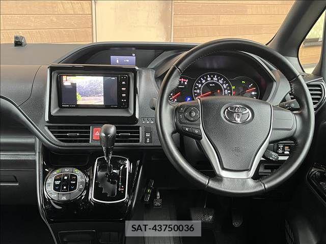 Toyota VOXY 2021-04 8882686-17