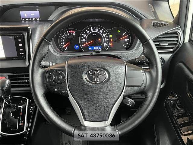 Toyota VOXY 2021-04 8882686-18