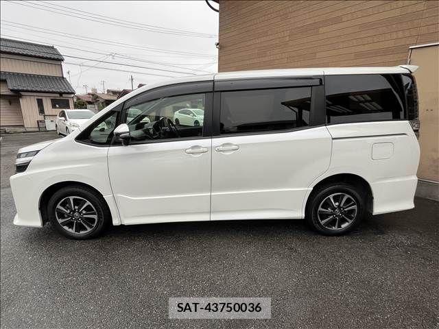 Toyota VOXY 2021-04 8882686-1