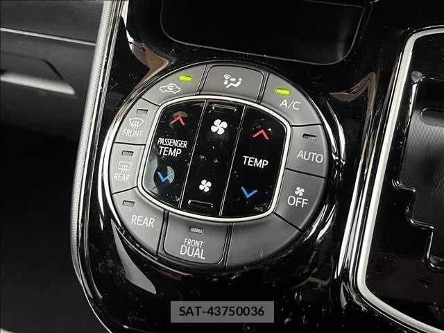 Toyota VOXY 2021-04 8882686-22