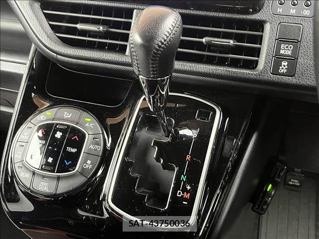 Toyota VOXY 2021-04 8882686-23
