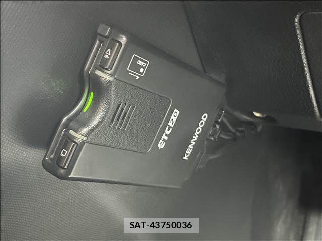 Toyota VOXY 2021-04 8882686-24