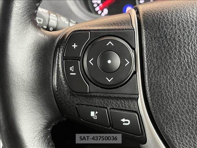 Toyota VOXY 2021-04 8882686-26
