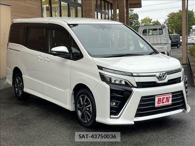 Toyota VOXY 2021-04 8882686-3