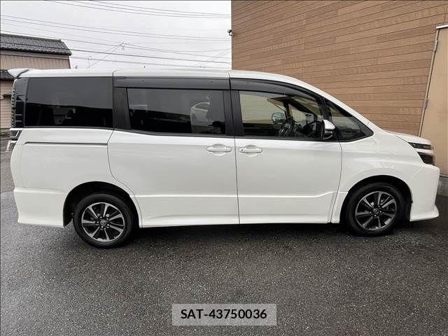 Toyota VOXY 2021-04 8882686-4