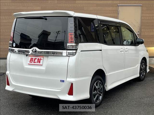 Toyota VOXY 2021-04 8882686-5