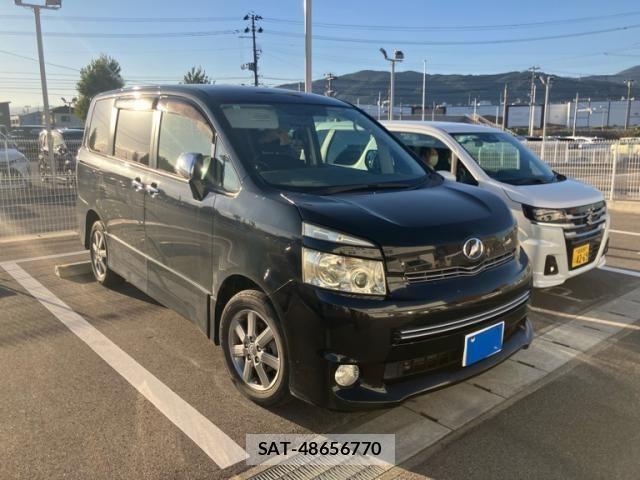 Toyota VOXY 2009-10 8884516-0