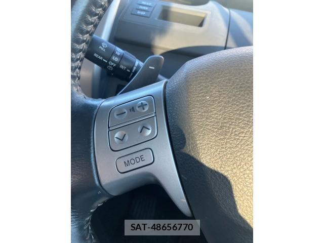 Toyota VOXY 2009-10 8884516-17