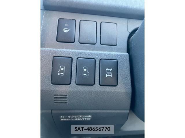 Toyota VOXY 2009-10 8884516-18