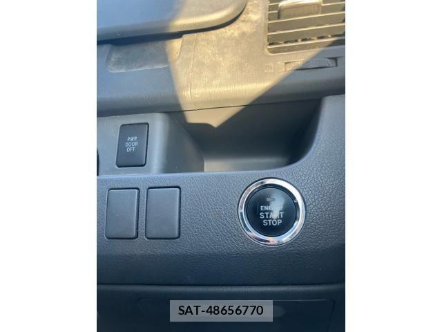 Toyota VOXY 2009-10 8884516-19