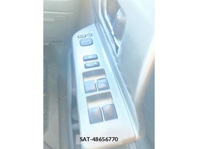 Toyota VOXY 2009-10 8884516-21