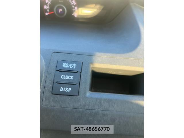 Toyota VOXY 2009-10 8884516-24