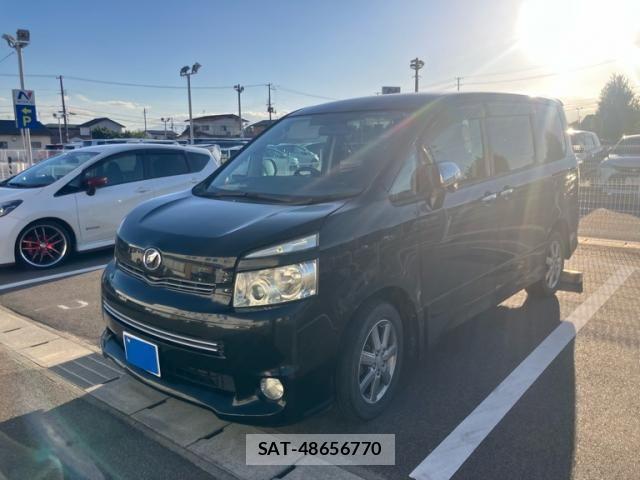 Toyota VOXY 2009-10 8884516-3