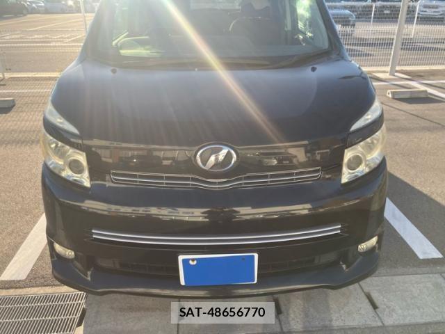 Toyota VOXY 2009-10 8884516-4