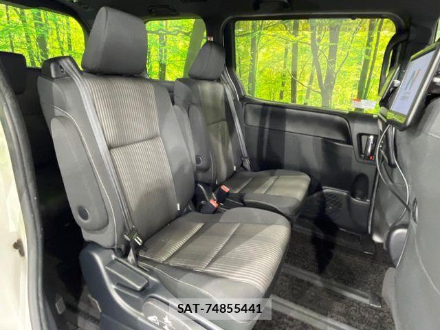 Toyota VOXY 2019-03 8884508-9