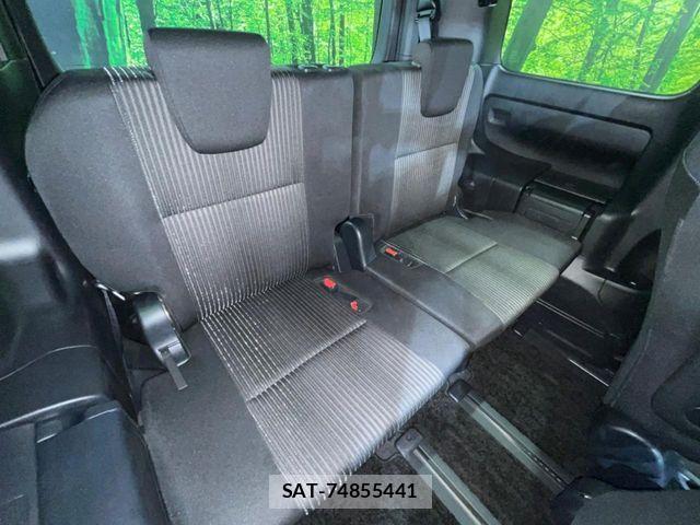 Toyota VOXY 2019-03 8884508-10
